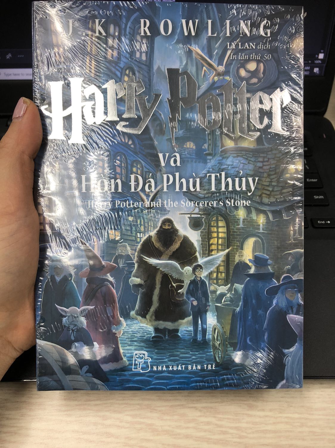 Đóng gói ok, giao hàng nhanh, sách được bọc kỹ và mới. Thích tiki vì có lịch trình giao hàng rõ ràng