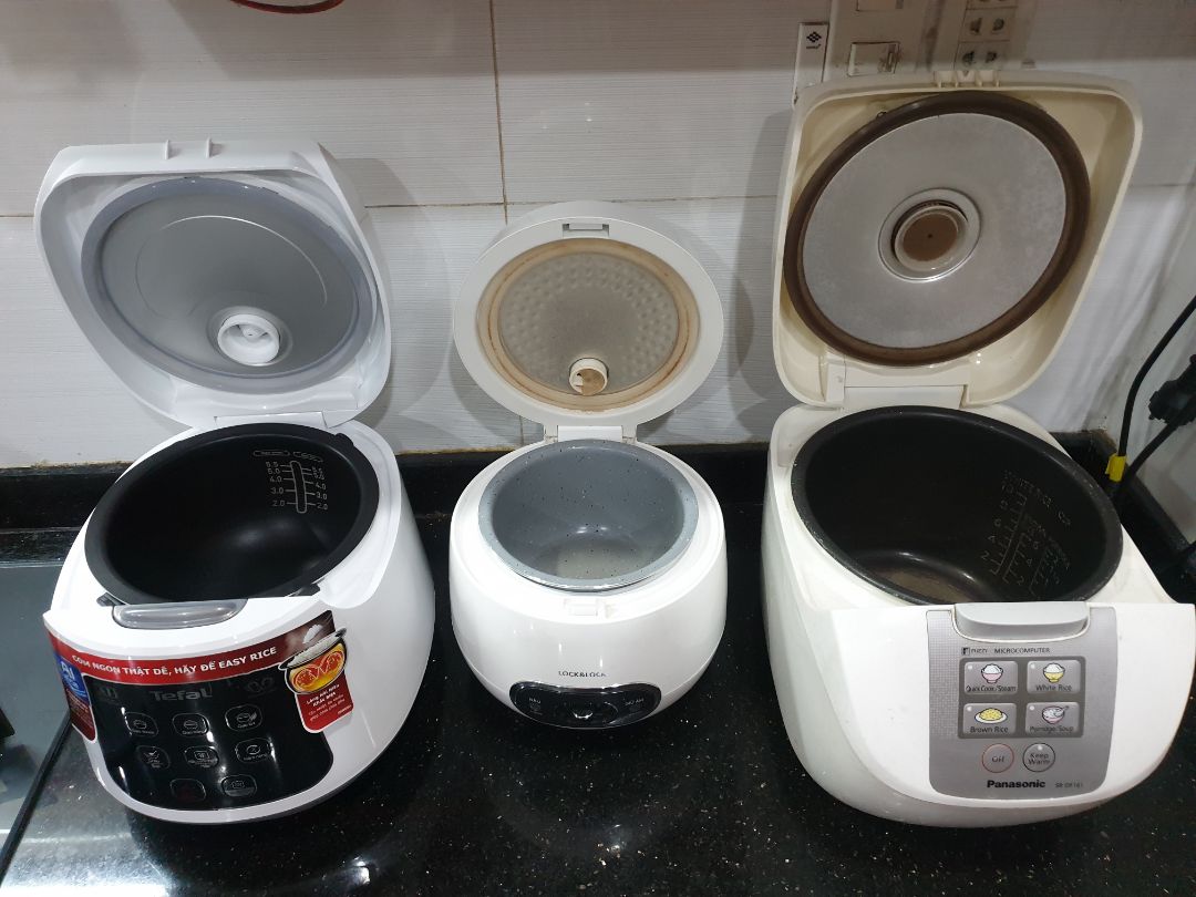 Đã nhận nồi Tefal và chảo tặng kèm rất nhanh. Nồi 1L có kích thước to hơn so với nồi 0.8L của L&L, nấu thoải mái cho 3_4 người. Ảnh so sánh nồi 1L Tefal với nồi 0.8L và nồi 1.8L cho các bạn dễ chọn lựa.