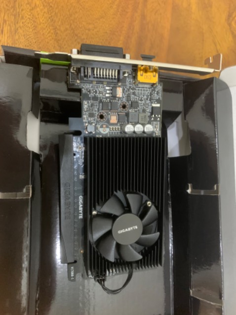 Phải gọi là tuyệt vời, hàng mới nguyên seal, chỉ tiếc là shop không tặng mình 1 đầu đổi từ hdmi qua vga.