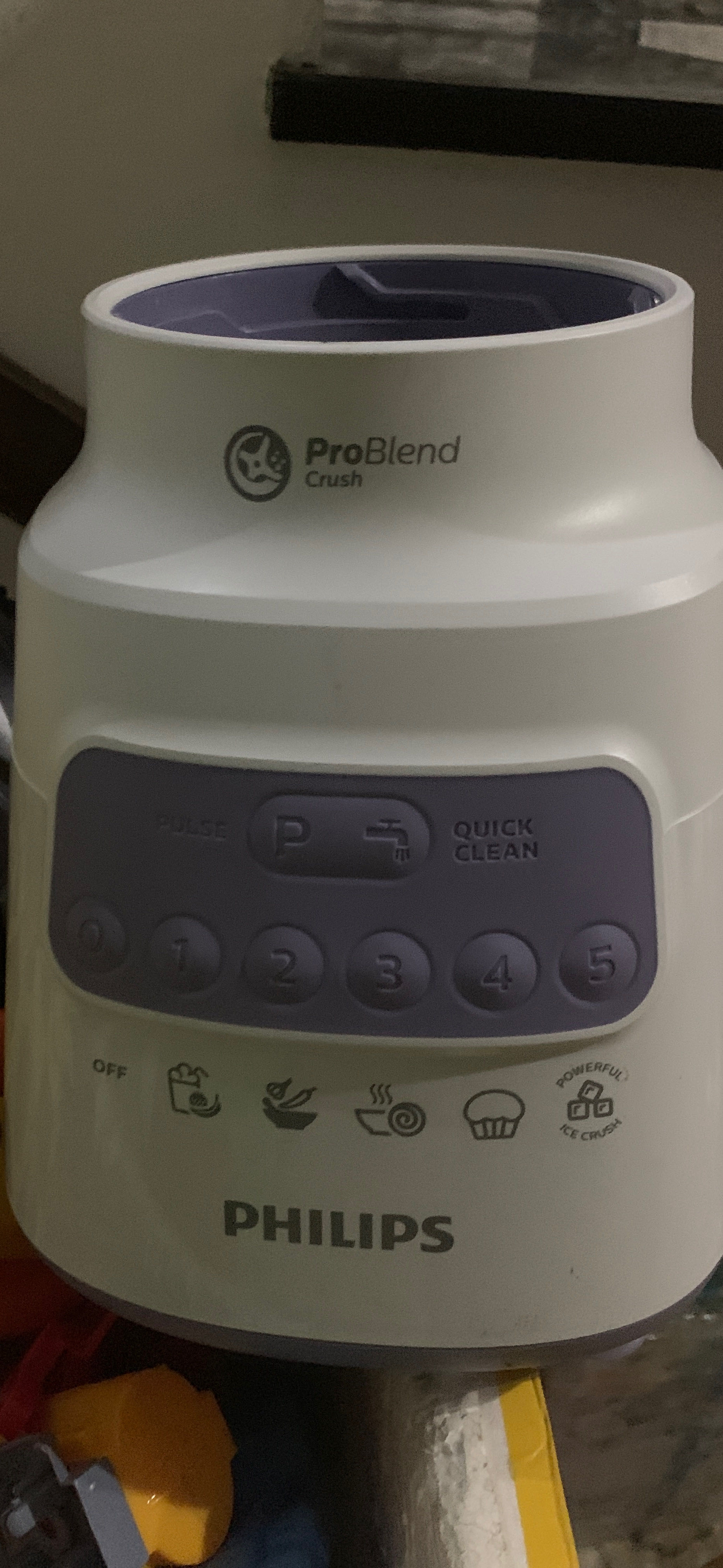 Sản phẩm rất ưng ý, thứ nhất: là cối thuỷ tinh; thứ 2: có nút chân không giữ chặt máy, máy xay ko bị lung lay hay rung lắc mạnh như các máy khác, thứ 3 xay rất nhanh và rất mịn, mình rất thích.