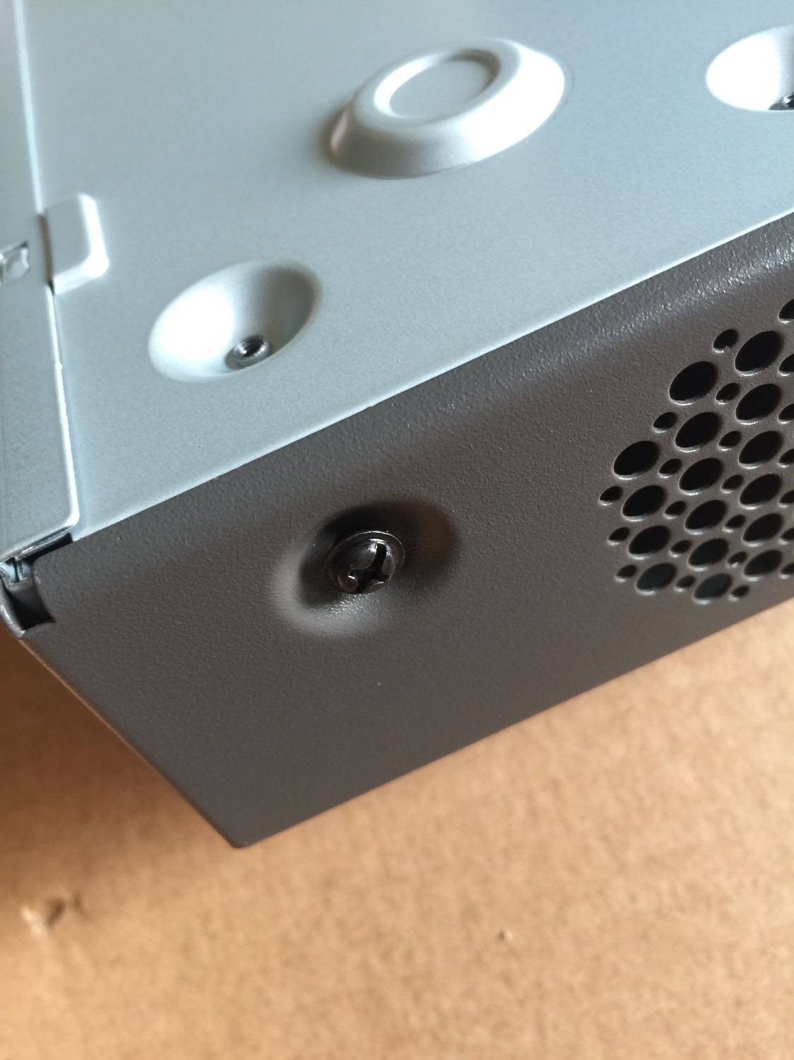 ?Đã chạy 1 tuần chưa thấy vấn đề gì. Hàng chính hãng, nói chung tạm ổn, bền chờ thời gian. 
Hàng đóng gói OK nhưng sản phẩm bị trầy xước, ốc vít bị tuột 1 vị trí, như kiểu đã qua sử dụng. Nên đánh giá 4* để lần sau cải tiến hơn
?Về giao hàng của Tiki thấy quá chậm so với các trang điện tử khác. Giao hàng tiêu chuẩn mà phải mất tới 1 tuần :))