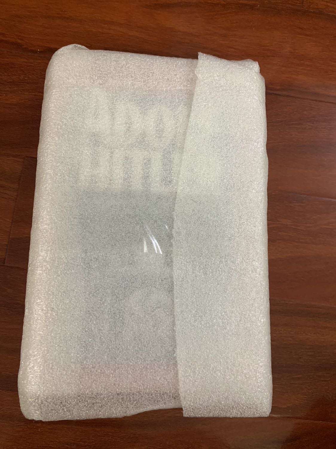 Tiki giao hàng nhanh. Sách được bọc rất kỹ, có cả miếng đệm. Nội dung thì khỏi bàn, một trong những cuốn sách hay nhất viết về WWII mà :3