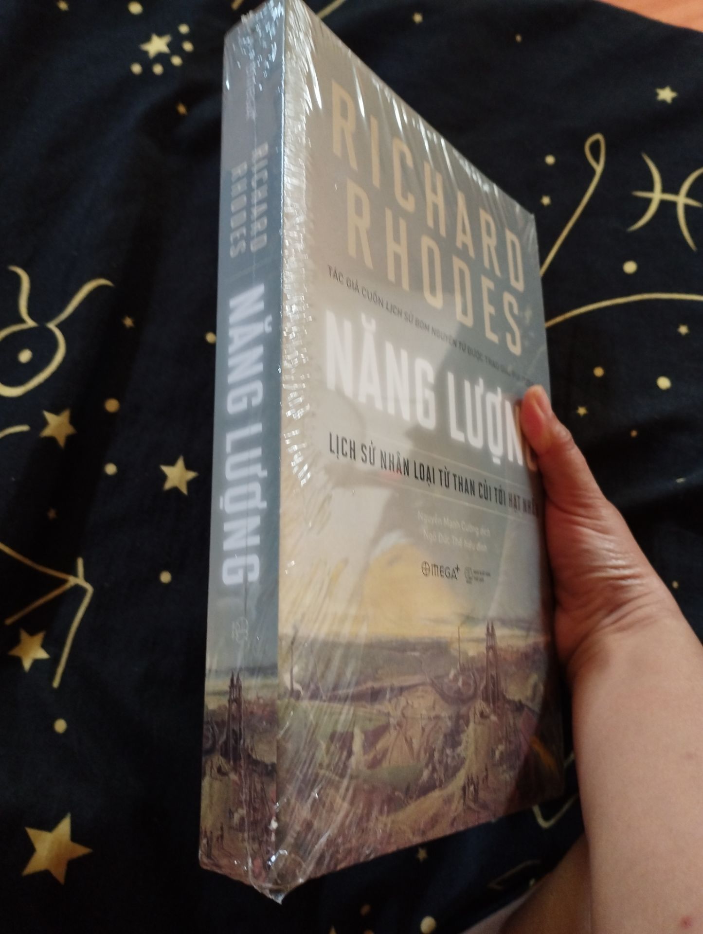 Sách mới đẹp, bọc cẩn thận. Giao hàng nhanh