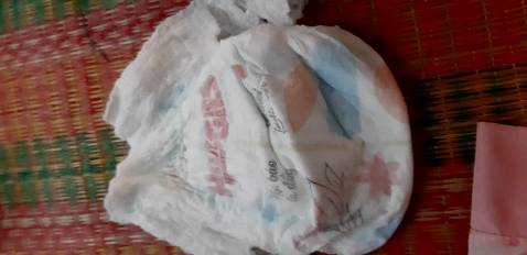 Có nhiều hãng sản xuất hay sao mà mua đợt này tã mỏng hơn đợt trước. Chữ nhãn hiệu cũng có khác biệt. Nhưng sài ổn, bé nhà mình sài tã HUGGIES từ bé đến giờ. 
Chỉ mỗi chuyện không hài lòng là vận chuyển chậm trễ, đặt hôm buổi tối hôm trước là 11h sáng hôm sau badơ là đang giao hàng nhưng đến tận sáng 2 hôm sau mới giao tới. Rất không hài lòng