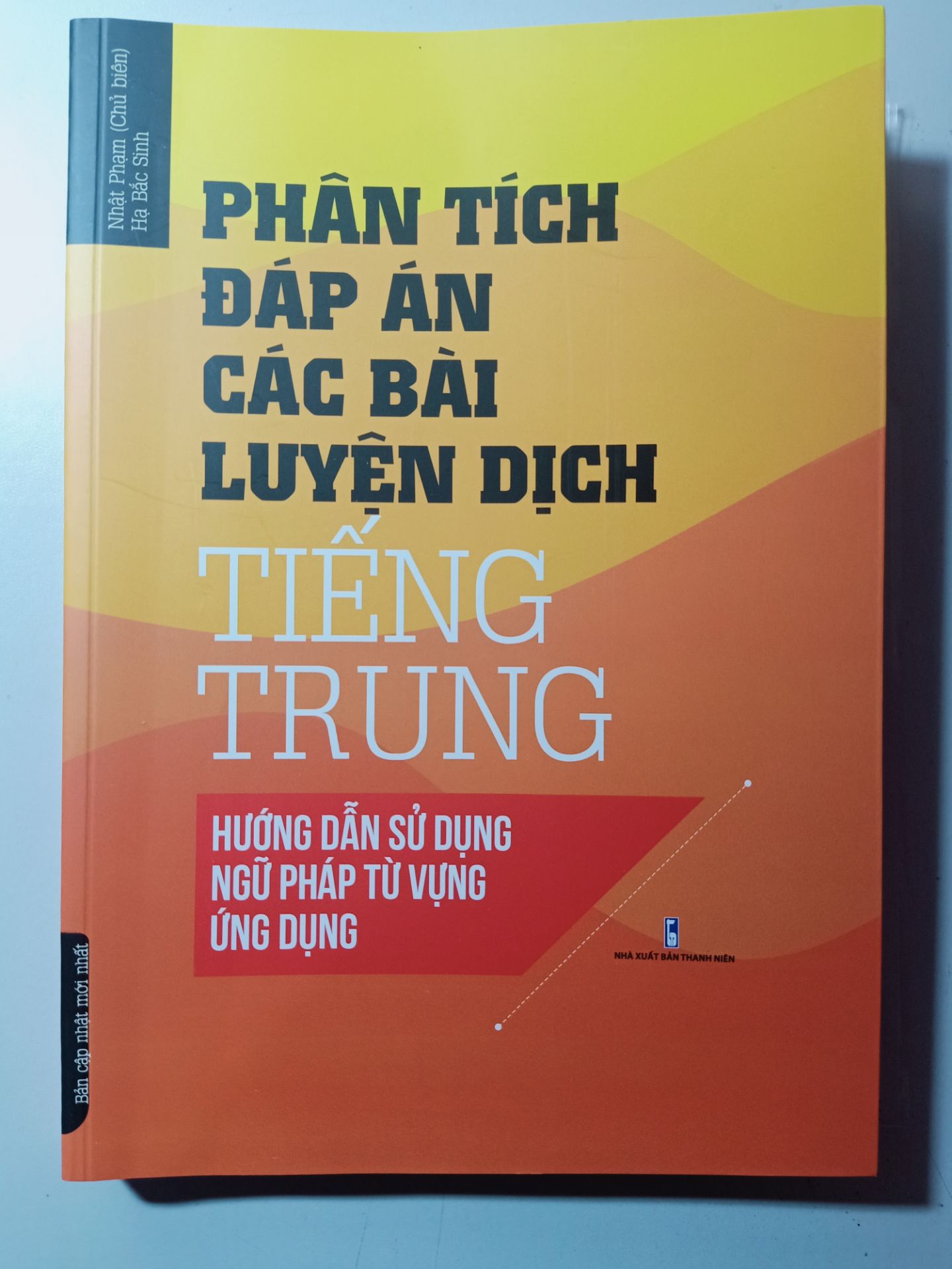 Sách được bọc cẩn thận, khi nhận vẫn còn mới, chữ to rõ ràng và dễ đọc. Thời gian chuyển phát nhanh, tuy nhiên phần đĩa DVD có vẻ bị lỗi ko mở được nhưng mình vẫn cho 5 sao và ủng hộ shop vì chất lượng sách.