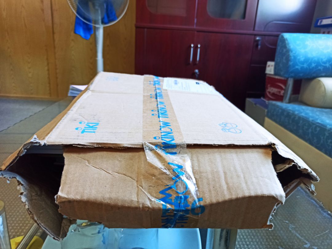 K biết có phải nhiều đơn quá không mà TiKi giao hàng đóng gói quá tệ. Mua hàng nhiều lần và rất tin tưởng khi mua ở Tiki mà lần này thì k OK chút nào, mua sách mà bao bì rách nát, k bọc, k gói gì cả.