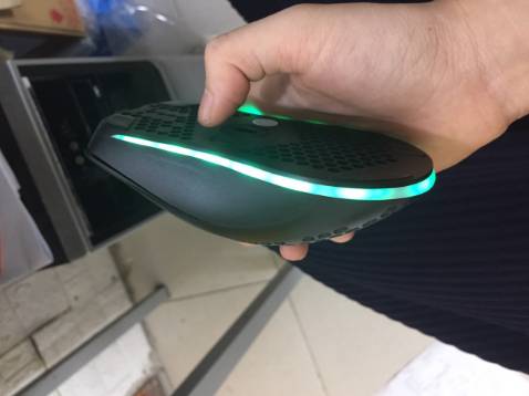 quá chim ưng luôn, không phải nhìn mặt b ắt  hình dong chút nào bởi vì thấy cái hộp là đã thấy sịn xò rồi, chuột dùng sướng tay lắm các bác, đúng là tiền nào của nấy, phê lắm, quang led các kiểu con đà điểu, kiểu dáng đẹp, lạ, cho shop 5 sao vì chất luowngj