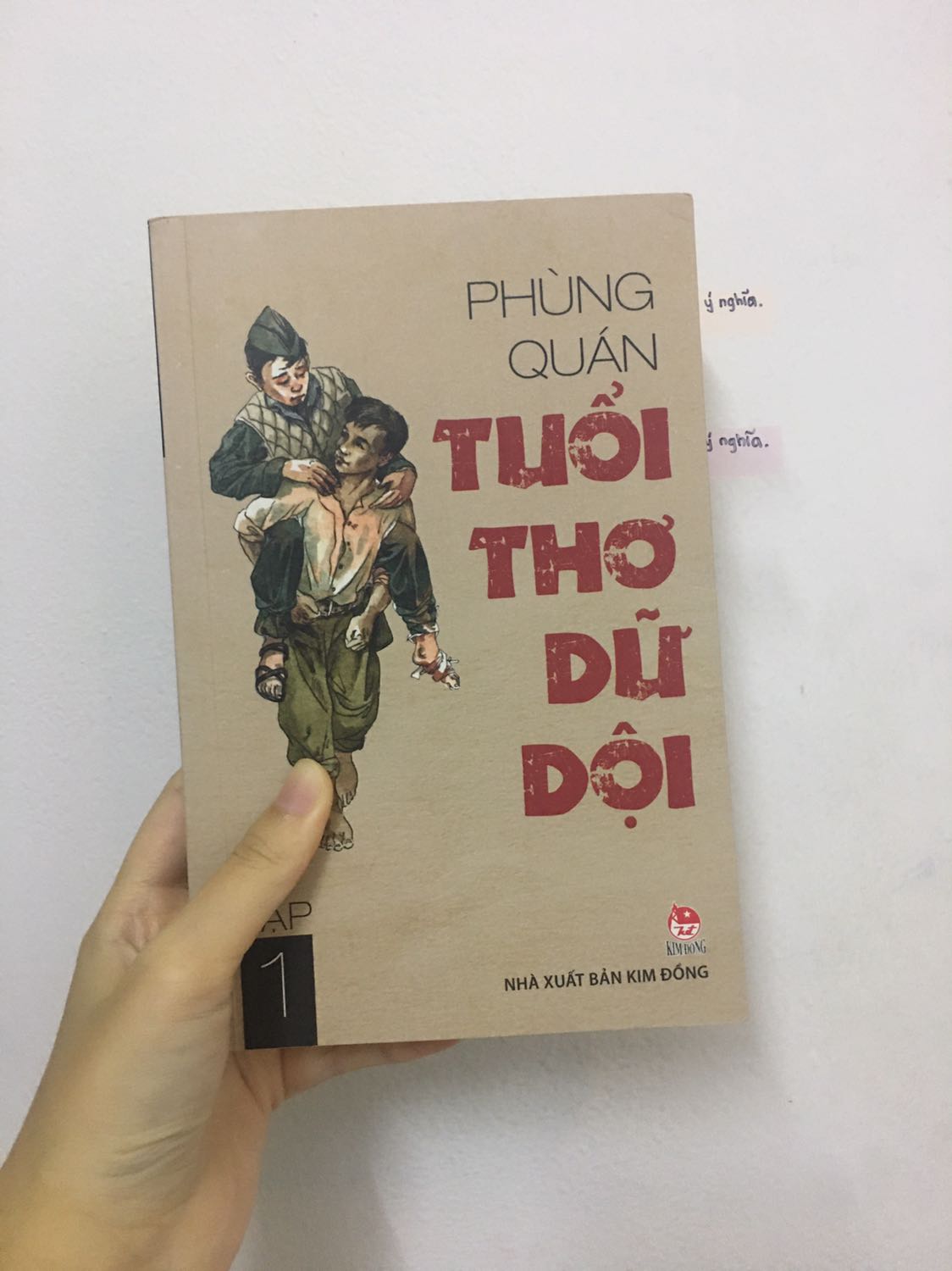 - Về dịch vụ : Mình đặt hàng vào Thứ 3 tuần này. Vì đặt theo gói giao hàng tiết kiệm nên dù không giao ngay hôm sau nhưng đối với mình vẫn siêu nhanh !
Anh shipper thì nói chuyện siêu đáng yêu và thân thiện, mình bị lỡ 1 cuộc gọi nhỡ nhưng anh vẫn rất thoải mái luôn ^^

- Về hình thức : Sách giao đến được bọc trong gói nhựa, đựng trong hộp giấy Tiki rất cứng cáp và không bị méo mó gì nhiều. Bìa sách xinh, in rõ, sách cầm rất 'sướng' tay. Màu giấy sách vàng ngà nên đọc rất thích mắt, cộng thêm nội dung sách cực hay nên mình có thể cầm đọc hàng giờ liền mà không sợ lên độ 🤣

Rất cảm ơn Tiki vì sản phẩm lần này, mình siêu hài lòng luôn ❤️