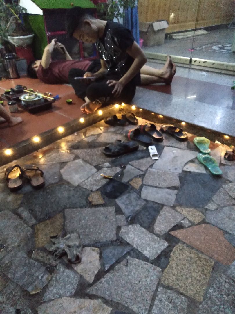 lần đau mua tiki thay qua ngon đong goi rât hai long sam pham dong goi chac chăn giao hang nhanh 2 hôm la nhân dk ông giao hang rât lich sư bên nira sam phâm co ca sach huong giân ns chung la rat hai long tuy sam pham it tien