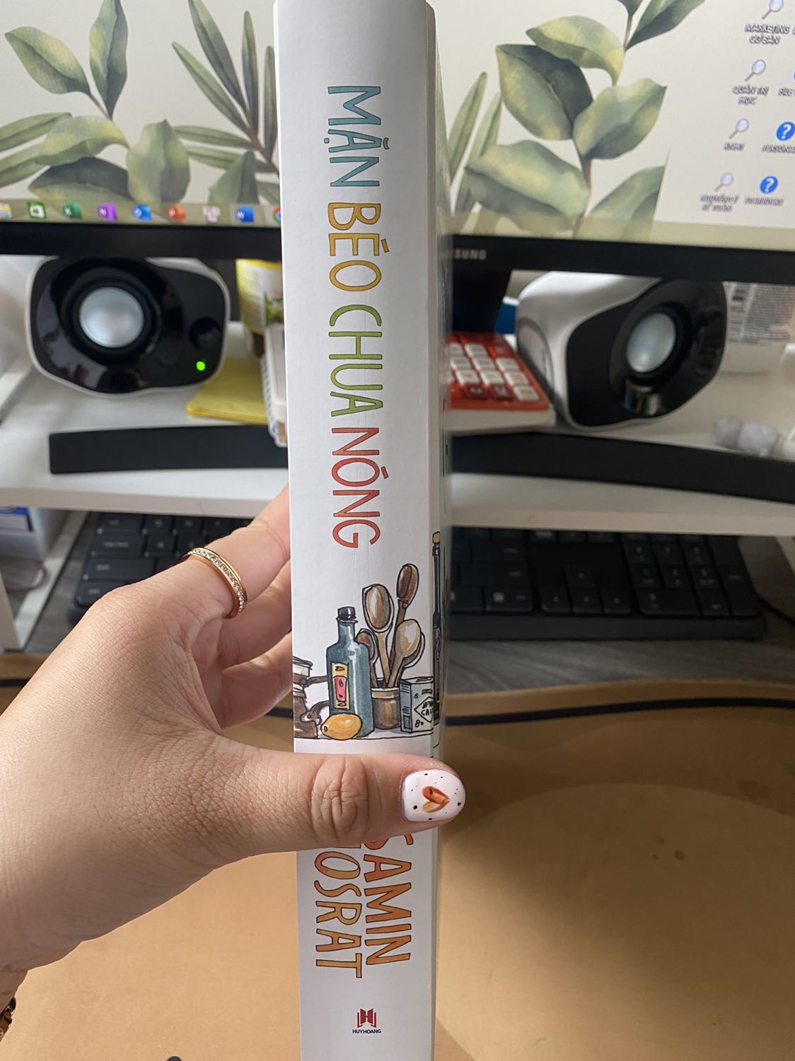 Sách dày, in đẹp, nội dung phong phú, giao hàng nhanh, bọc kỹ và được tặng vài card cứng đẹp lắm á Sách dày, in đẹp, nội dung phong phú, giao hàng nhanh, bọc kỹ và được tặng vài card cứng đẹp lắm á