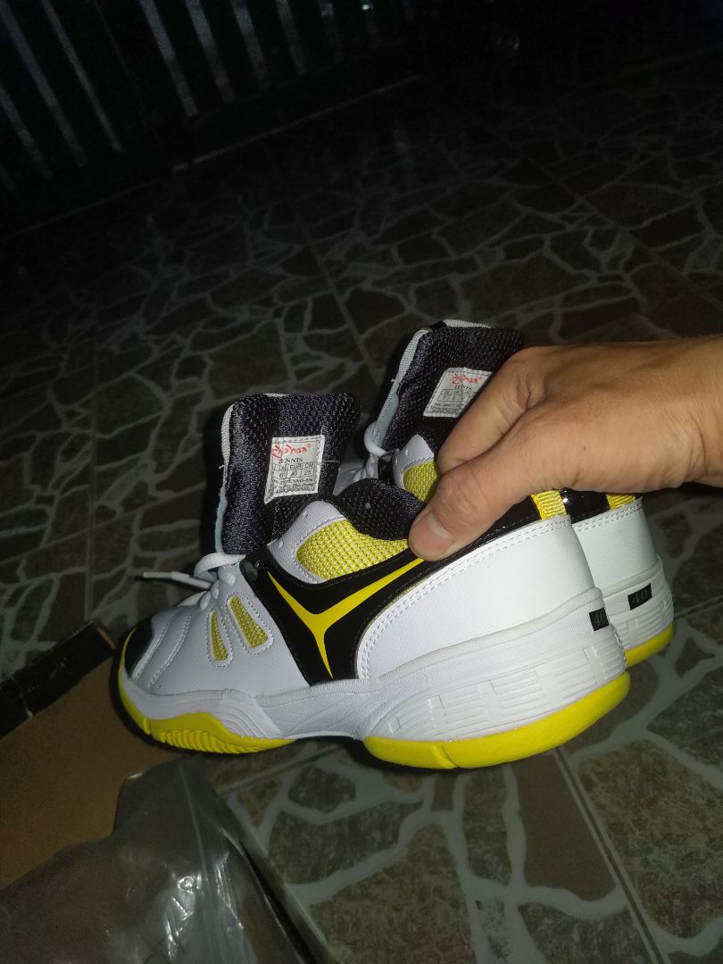 giầy giao không đúng màu đã đặt, form giầy nhỏ hơn so với form giầy hay đi,ai mua nên mua lên 1size giầy giao không đúng màu đã đặt, form giầy nhỏ hơn so với form giầy hay đi,ai mua nên mua lên 1size