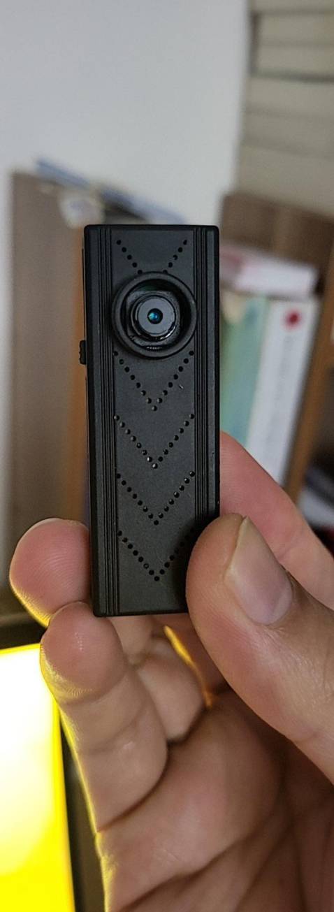 Xem từ xa ok nhé, pin ổn. Thấy tặng kèm sạc dự phòng là uy tín rồi