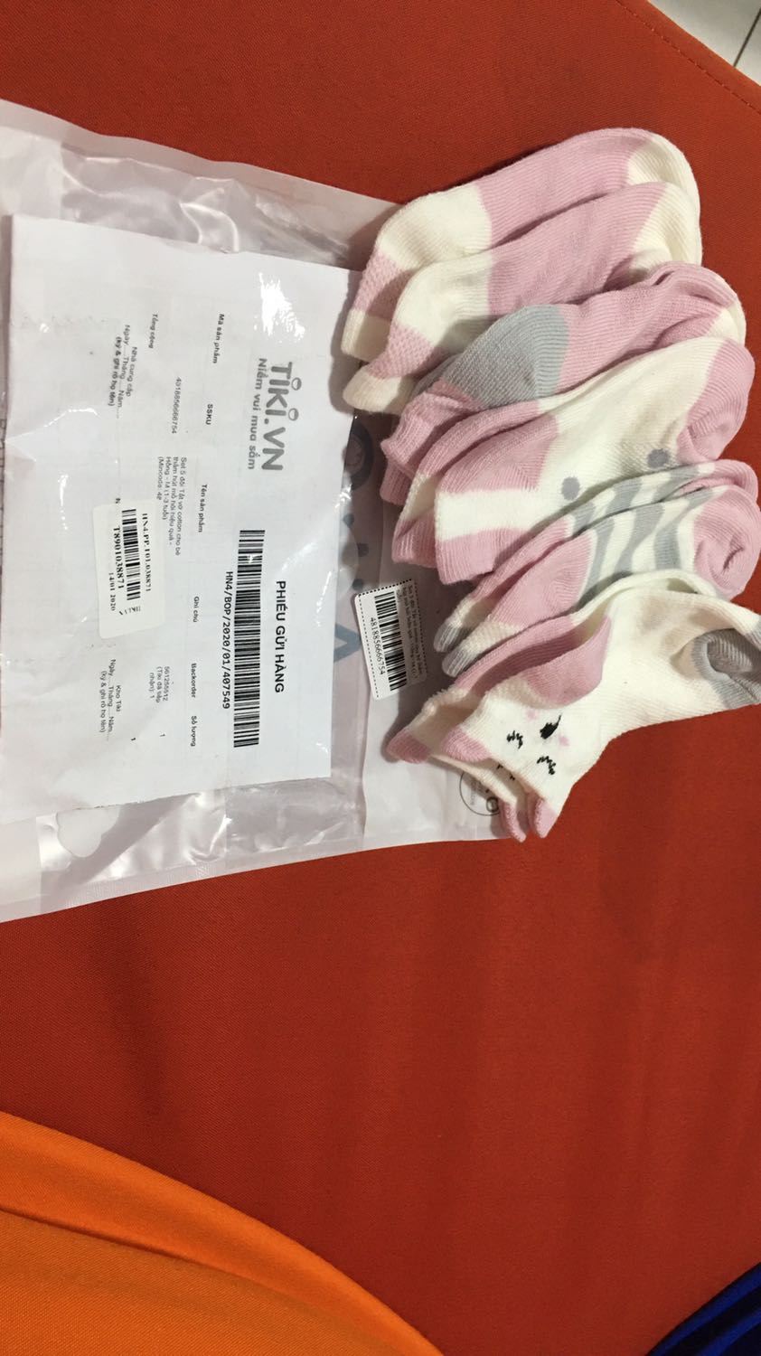 Mình đặt đơn hàng vớ cho bé là cổ cao mà tiki giao hàng vớ như này, mình mua hàng rất nhiều trên tiki nhưng giao hàng như này là không đúng mình mong bên tiki đổi hàng lại cho mình nhé