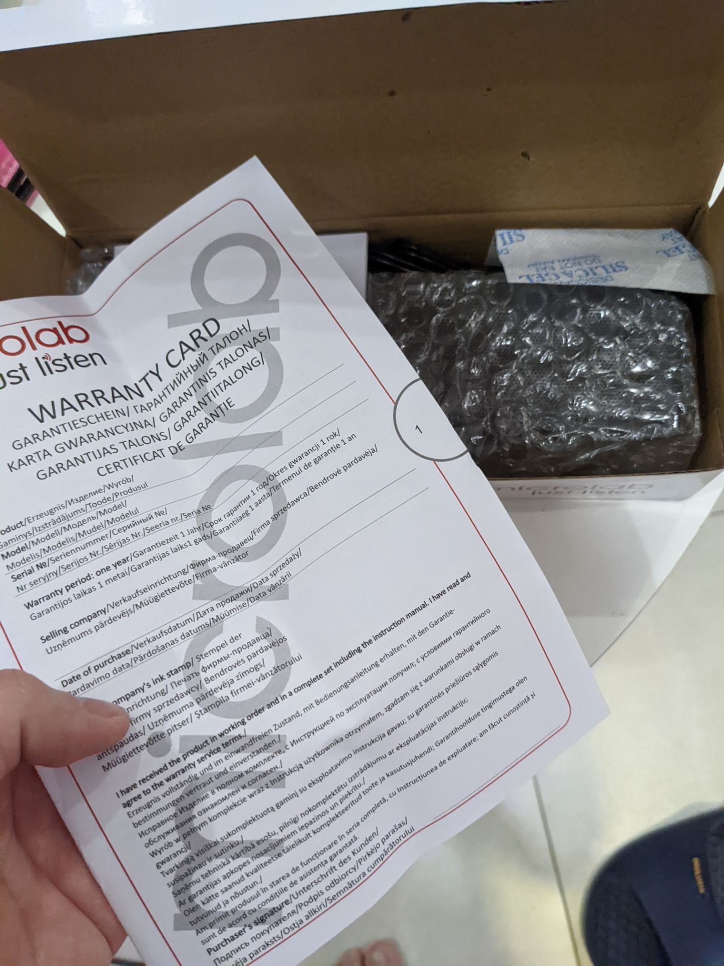 Loa nhỏ nhẹ, tiện lợi. Nhưng âm thanh hơi nhỏ, im lặng thì có tiếng rè rè ko biết do loa hay do jack cắm bị lỏng. Tuy nhiên m thấy hài lòng với tầm giá