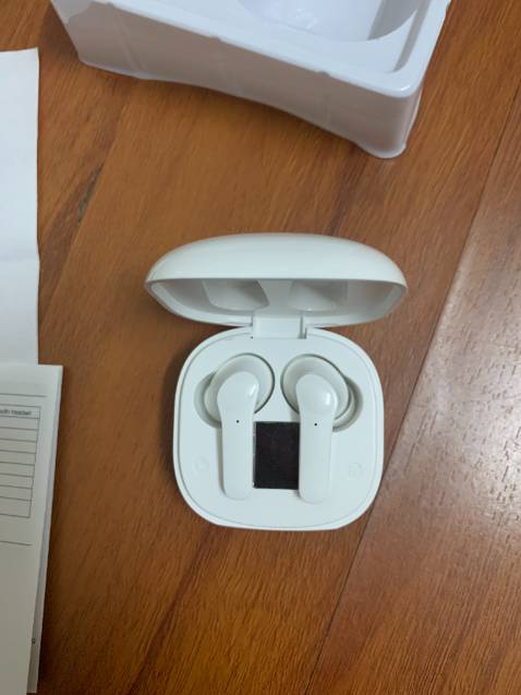 Tai nghe hàng chất lượng tốt, nhiều bass, nghe êm, trầm, pin dùng lâu,  Kết nối Bluetooth tốt, thử đi lòng vòng trong nhà không vấn đề gì