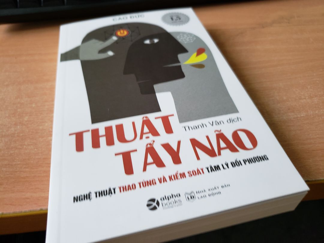 sách real 100%, có tem chống hàng giả, giao hàng nhanh, nhà bán hàng còn bọc chống sốc nữa, nội dung thì chưa đọc