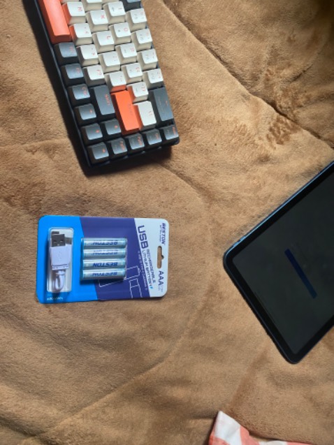 Gói hàng kĩ, dùng tốt, đang dùng cho bàn phím. Sạc khá nhanh.