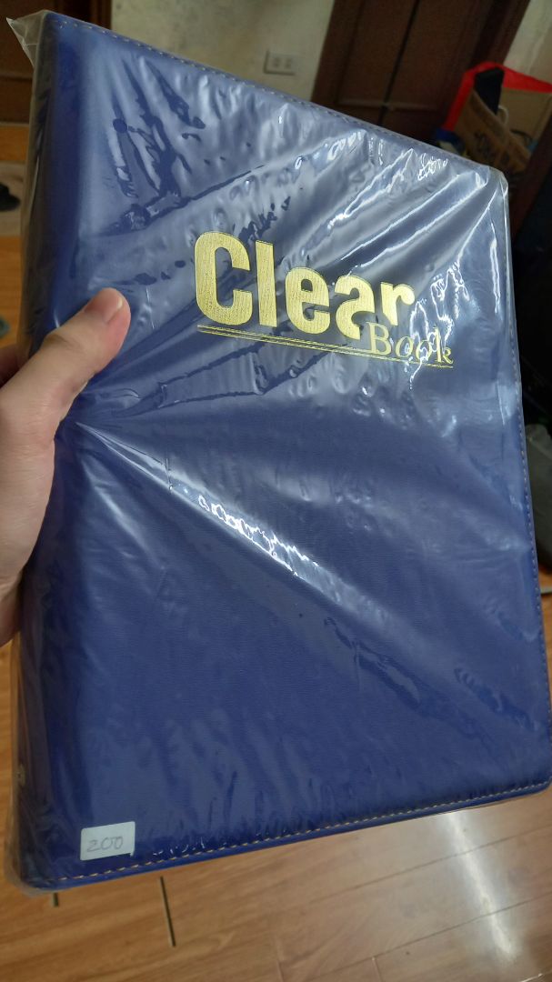 Giao hàng nhanh. Đóng gói sản phẩm tốt và chắc, mặc dù bọc sản phẩm rách một chút. Sản phẩm tương đối nặng do 200 tờ. Các tờ bìa dễ bám dấu vân tay và mồ hôi, nhưng tôi vẫn hài lòng cả người giao hàng và sản phẩm.