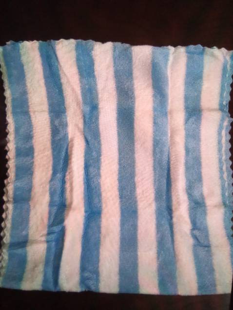 Khăn dày vừa phải, nhưng rất đẹp, màu sắc sáng bắt mắt, chất khăn đúng là mềm thật. Dùng thích lắm