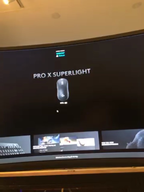 Mua chuột màu đỏ nhưng khi lên app thì lại là chupotj màu đen