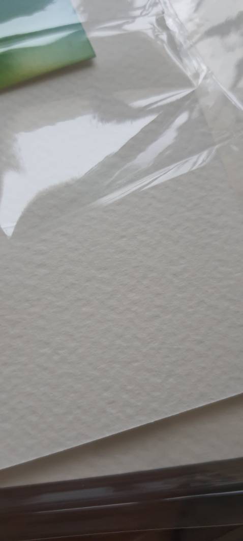 Giao hàng khá nhanh, bọc gói rất cẩn thận. 
Giấy có độ trắng kiểu tự nhiên (Ko quá vàng cũng ko quá trắng). Giấy cứng cáp và thấy Made In Italy nên có vẻ xịn ạ