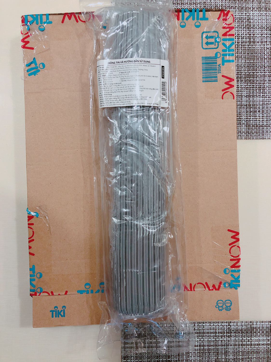 Từ ngày mua cây lau nhà này thì nó đã là chân ái của mình, vậy nên mua thêm luôn đầu mút bổ sung. Tiki đóng gói đẹp, giao hàng nhanh, sản phẩm không bị lỗi. Có hơi ẩm ở trong là để cho đầu mút được thẳng nhé