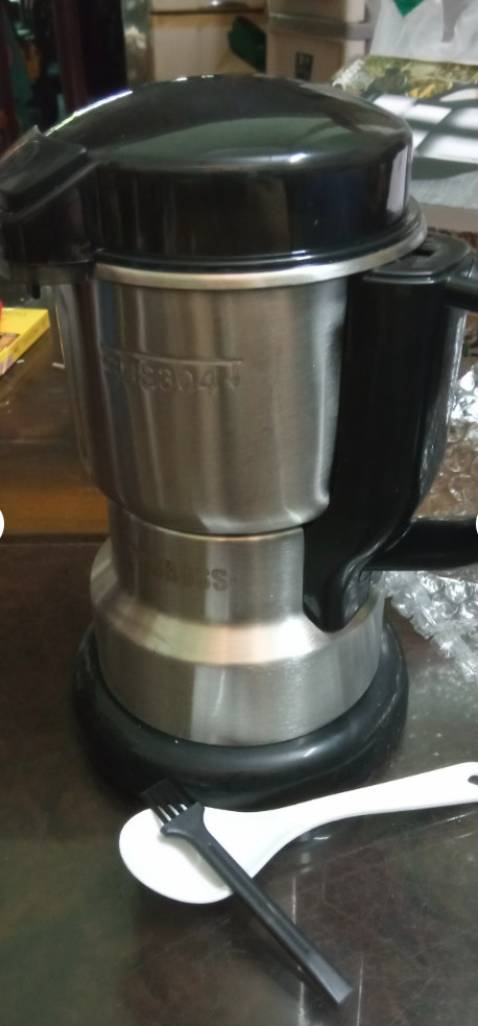 Mua cái máy về cả xóm dùng chung =))) có cái gì là mang sang xay nhờ, máy dùng tốt. Xay các loại mịn. Hàng ngon bổ rẻ, inox nên k bị gỉ, dùng đc 2 tháng rồi vẫn sáng bóng đây shop