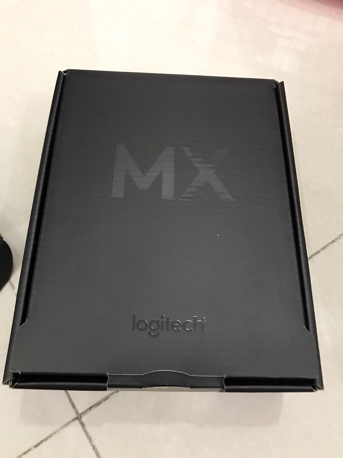 Tiền nào của đó, chuột lăn đã và vừa tay hơn chuột đang xài. Các con lăn thì tiện và êm, xài rất đã. Điểm trừ nhỏ là nút chuột giữa cần lực nhiều.