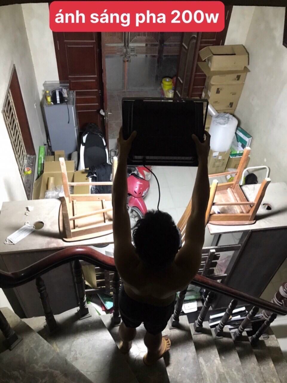 Đèn rất sáng chất liệu vỏ nhôm cầm đèn khá nặng và chắc ko biêt độ bền ra sao nhưng bước đầu thấy rất tuyệt vời mua ủng hộ shop thêm 3 cái nua mong hàng vẫn ổn để tiếp tục ủng hộ shop  mọi ng ai làm đẹp mua mĩ phẩm qua shop e nha . Vừa rẻ vừa đẹp lại chất lượng . Kkkkkkkkkkkkkkkkkkkkkkkkkkkkkkkkkkkkkk