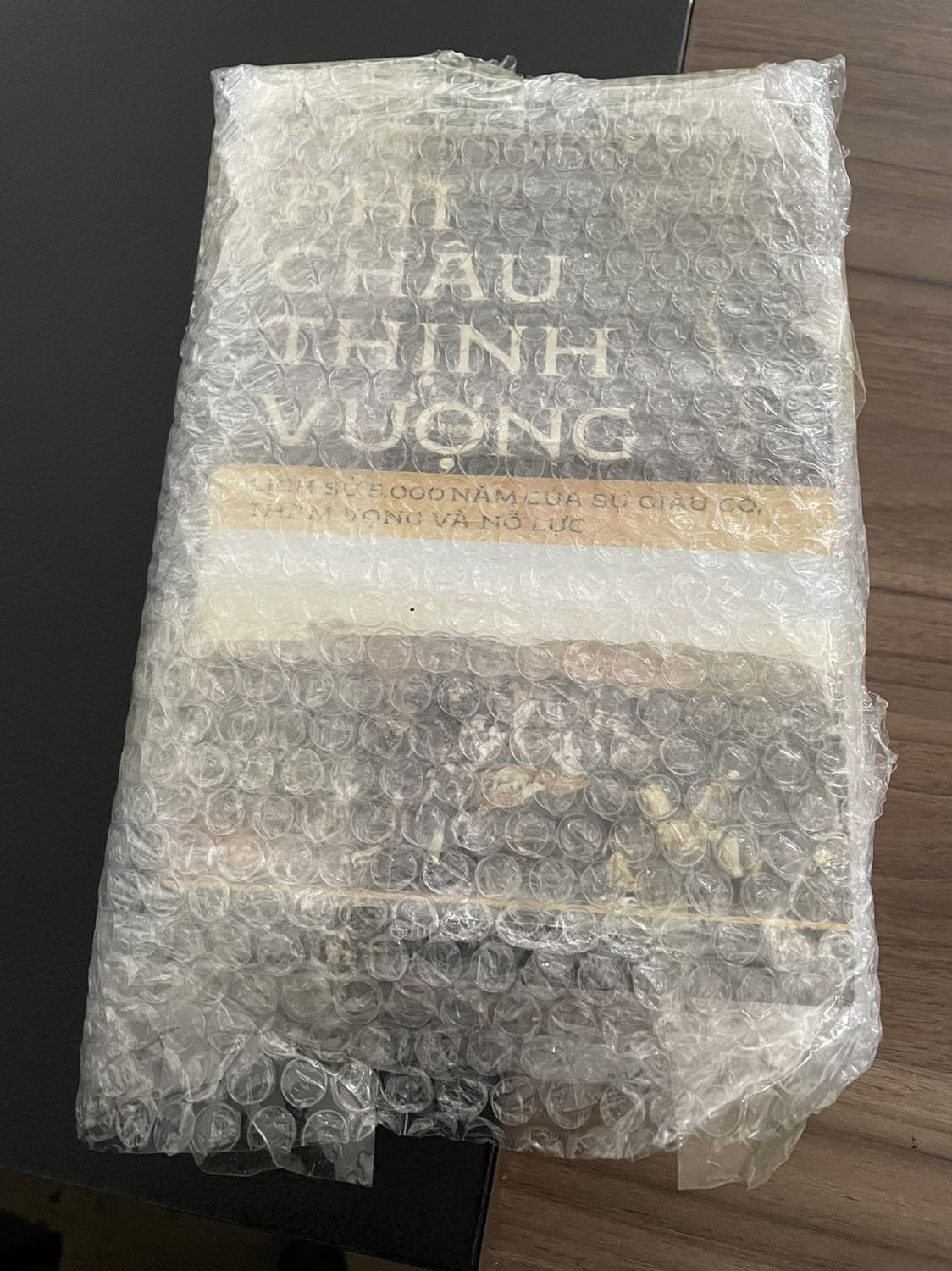 Mới mua, chưa đọc nội dung. Nhưng nghe giới thiệu thì thấy đáng mua.
Sách giao nhanh, dầy nặng, bìa cứng lại mua sale giá 481k thì phải chốt ngay.