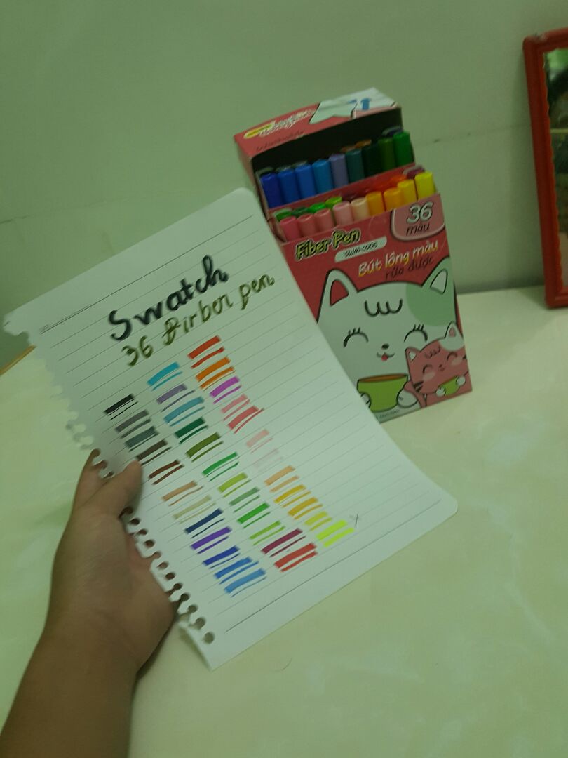 màu rất đẹp , chỉ có màu dạ quang là ko đẹp thôi chắc kèm theo để highlight,  nét đi mềm mại , đều màu , thích hợp để viết calligraphy,  còn vẽ thì  cũng được . nói chung là sản phẩm rất tốt đáng tiền mua nha màu rất đẹp , chỉ có màu dạ quang là ko đẹp thôi chắc kèm theo để highlight,  nét đi mềm mại , đều màu , thích hợp để viết calligraphy,  còn vẽ thì  cũng được . nói chung là sản phẩm rất tốt đáng tiền mua nha