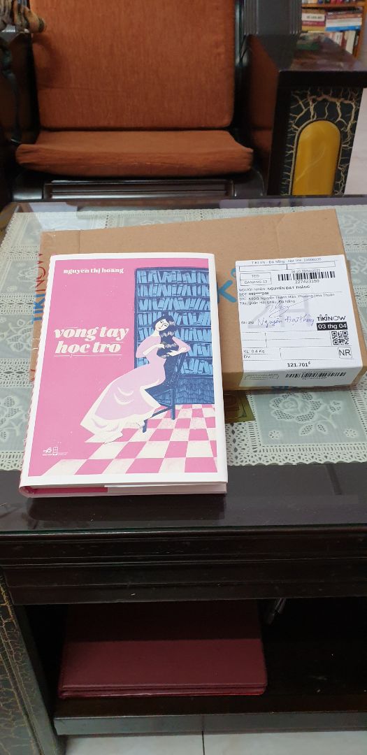Đáng mua để lưu giữ một tác phẩm khá nổi một thời. Cho đến ngày nay đọc lại vẫn thấy hay. Sẽ mua hết mấy cuốn của Ng thị Hoàng do NN phát hành.
Chất lượng hàng tốt.giao nhanh 2h.
