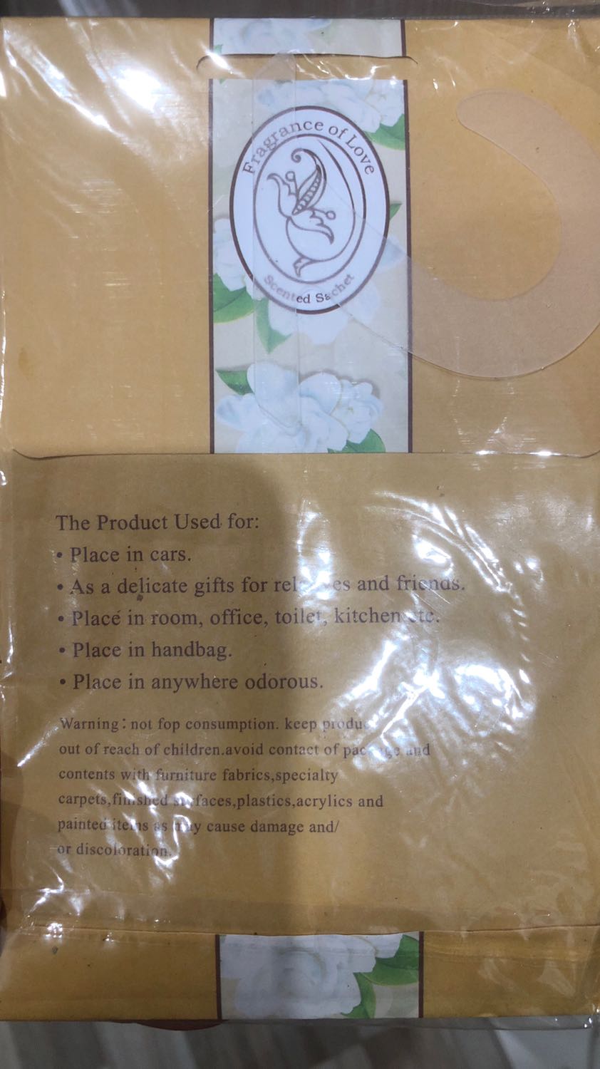 Lần đầu mua loại này về ko biết sử dụng thế nào làm xé rách mất 1 cái. bỏ tủ thấy ko nghe mùi j cả. Thôi mua giá rẻ tạm chấp nhận vậy