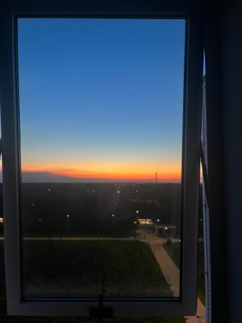 Mình rất bất ngờ khi khổ sách rất lớn, in màu đẹp xỉu. Giá lại rẻ, hình minh hoạ cực có tâm, đáp án kèm giải thích từng câu luôn. Mỗi cuốn lại còn bonus thêm khoá học các thầy cô dạy những phần quan trọng trong sách trên mentor.vn. Mình từng mua cuốn GTNP với English gramma in use toàn là chữ nên đã bỏ cuộc. Cuốn sách này thực sự cứu giúp đời mình, mặc dù mới học 3 bài nhưng tự tin có thể học hết cuốn sách này. Cảm ơn các thầy cô đã tạo ra cuốn sách này, với cả hai cô gì đó dạy trên mentor cũng xinh nữa học càng thêm dễ hỉu. 

Mà không hiểu sao sách hay như này mà ít lượt mua nhỉ? Trong khi mấy cuốn khó nuốt thì được quảng cáo rầm rộ. Mình đảm bảo cuốn này sau này rất hot luôn á 🥰🥰🥰