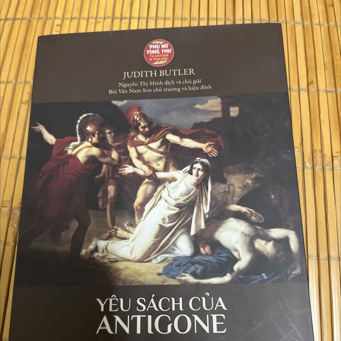 Gói hàng cẩn thận. Giao hàng nhanh. Sách ko bị bóp méo. Sách khá học thuật và đọc hơi khó hiểu.