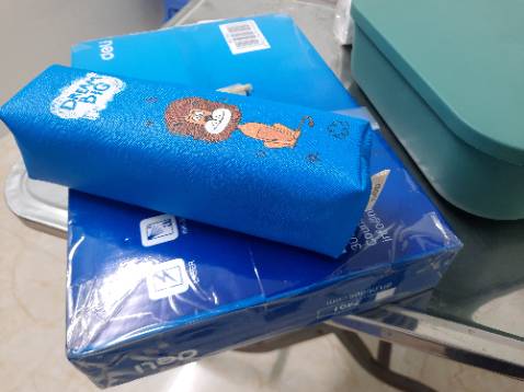 Giao sai màu. Deli bán hàng lần 1 ok, lần sau làm ăn bát nháo. Mua hàng Deli, giao hàng VUdesign gì đó rồi bảo là cty con. Sp thì sai màu. Mua chung 1 đơn nhiều món, bao bì không còn, trả hàng ntn?