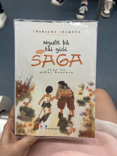 Sách hay, nhẹ nhàng, có nhiều hình minh hoạ, mỏng nhẹ, dễ đọc rất chữa lành. Có kèm bookmark cả thiệp rất đẹp