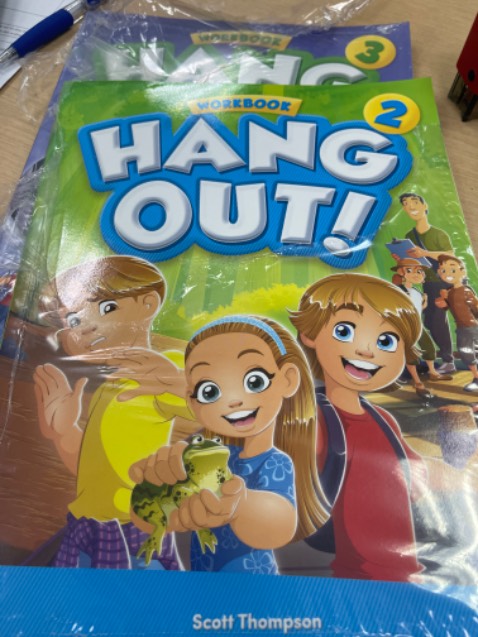 Sách đẹp lắm nha mọi người ơi. Giao nhanh chất lượng giấy rất tốt. Mình mua ở ngoài hang out 1 đắt hơn nhiều mà chất lượng giấy xấu mà mỏng khủng khiếp. Này chắc vài hôm mua thêm.