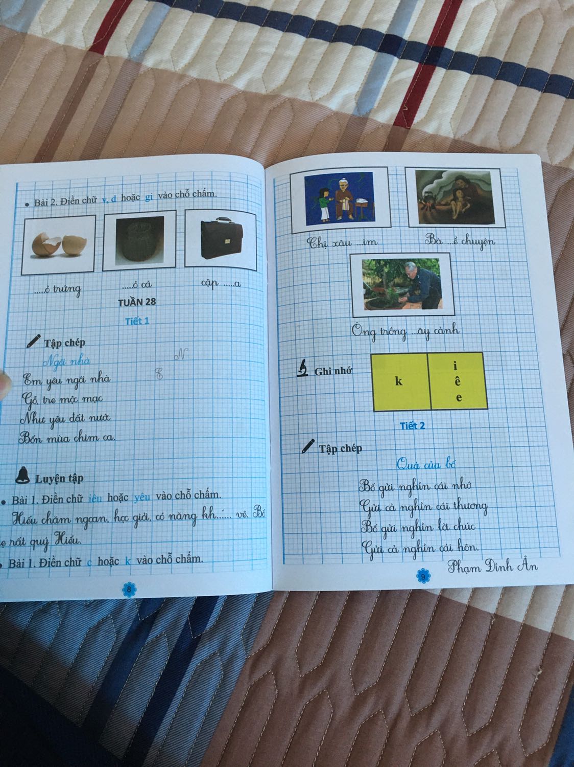 Giao hàng khá nhanh, sản phẩm rẻ, in màu rất đẹp, mua cho em tập viết chữ, khá thích vì có màu sắc sinh động