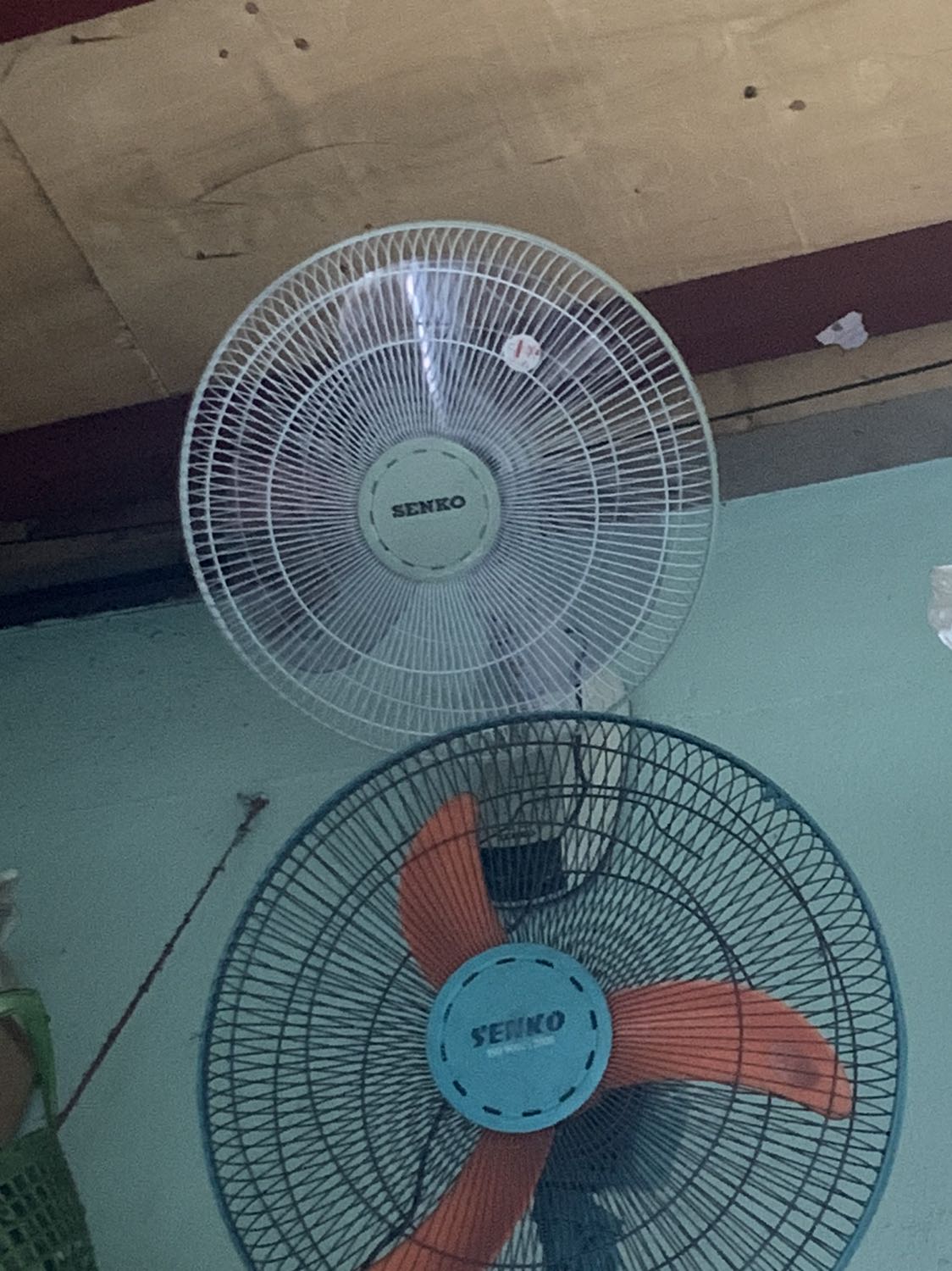 Quạt xịn , giá mềm. Tốt cho người làm biếng :))) nằm một chỗ bấm remote tắt mở khỏi ngồi dậy. Chế độ gió Sleep khá ngon , quạt xong ngưng rồi lại quạt. Êm ru. Điều khiển nhạy - gió mạnh - có đèn ngủ giống như mấy cây quạt đứng hồi xưa. Quạt xịn , giá mềm. Tốt cho người làm biếng :))) nằm một chỗ bấm remote tắt mở khỏi ngồi dậy. Chế độ gió Sleep khá ngon , quạt xong ngưng rồi lại quạt. Êm ru. Điều khiển nhạy - gió mạnh - có đèn ngủ giống như mấy cây quạt đứng hồi xưa.