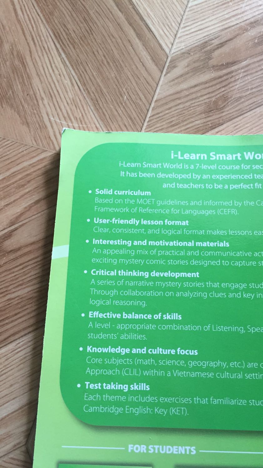 Sản phẩm chất lượng kém, góc sách bị cong và bẩn rất mất thẩm mĩ