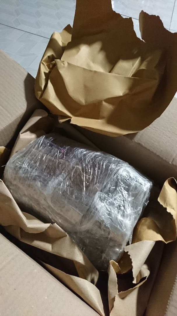 gói hàng cẩn thận chắc chắn, hàng k vỡ cái nào. quá đẹp và giao hàng nhanh nữa. chắc tốn tiền ủng hộ dài dài quá. đặt hàng trên này khá là an tâm, giá tốt hơn thị trường nhiều luôn. a giao hàng thì nói chn quá ư là lịch sự.  cho 5 sao nhe