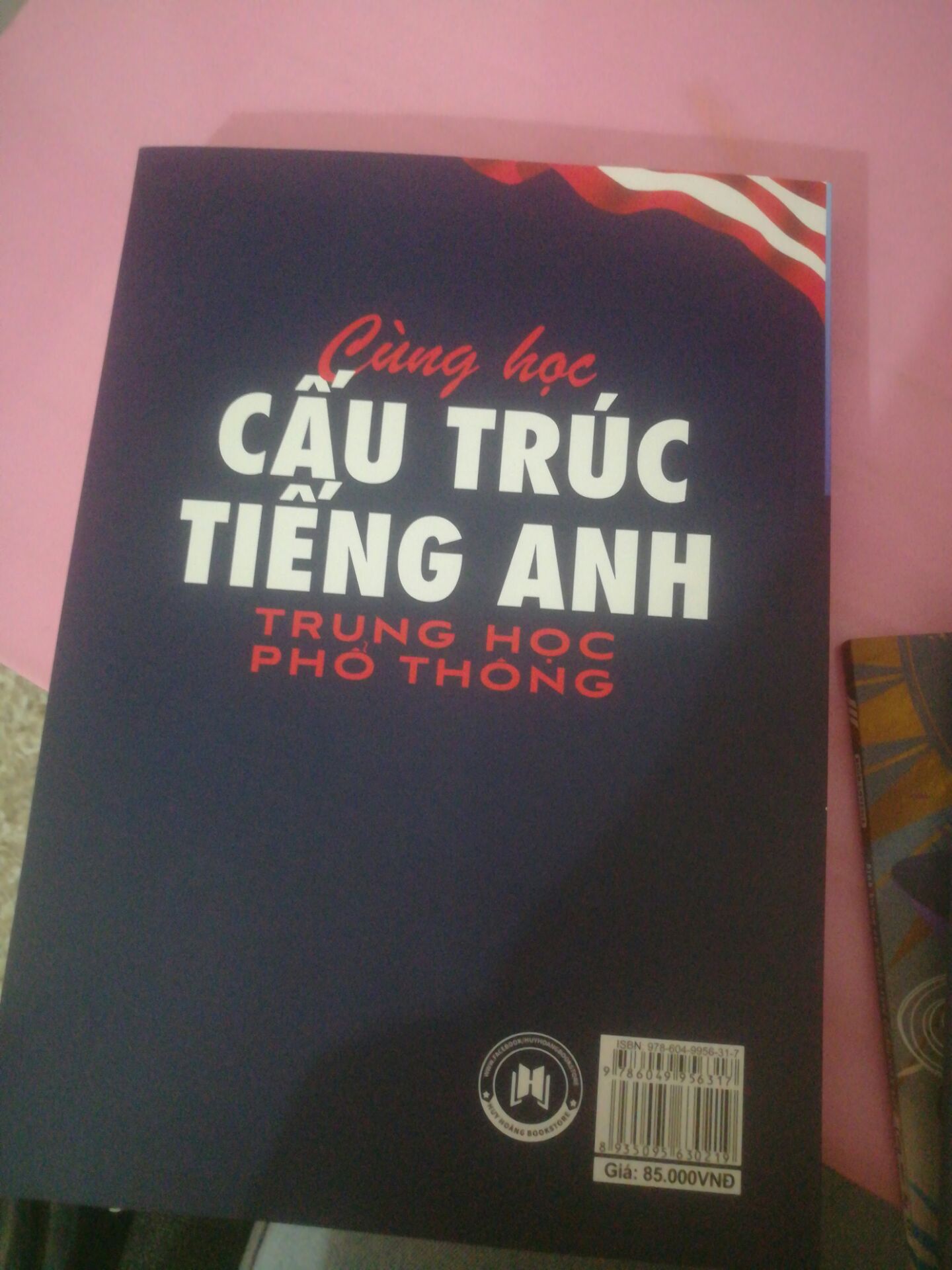 Sách khá dày. Tuy giáo muộn 1 ngày nhưng vì đang dịch nên vẫn ok