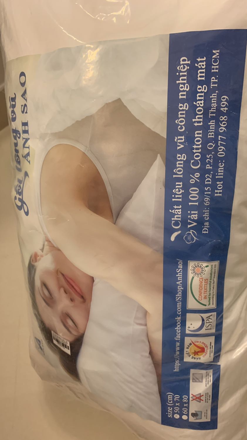 Mua 2 cái. 1 trong 2 đã bị xì, ko còn chân không. Nhưng chất lượng gối tốt giá tốt nên vẫn 5 sao. To êm. Nằm ko bị xẹp. Đè xuống xong thả ra thì trở lại phồng gần như cũ. Khá giống memory foam.