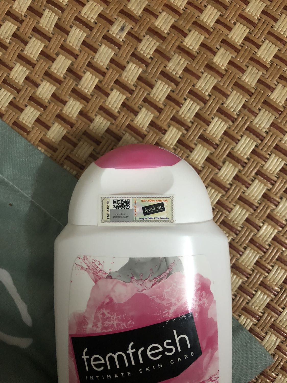 Sản phẩm có mùi thơm nhẹ.Tem đầy đủ.
Mn nên mua nha.