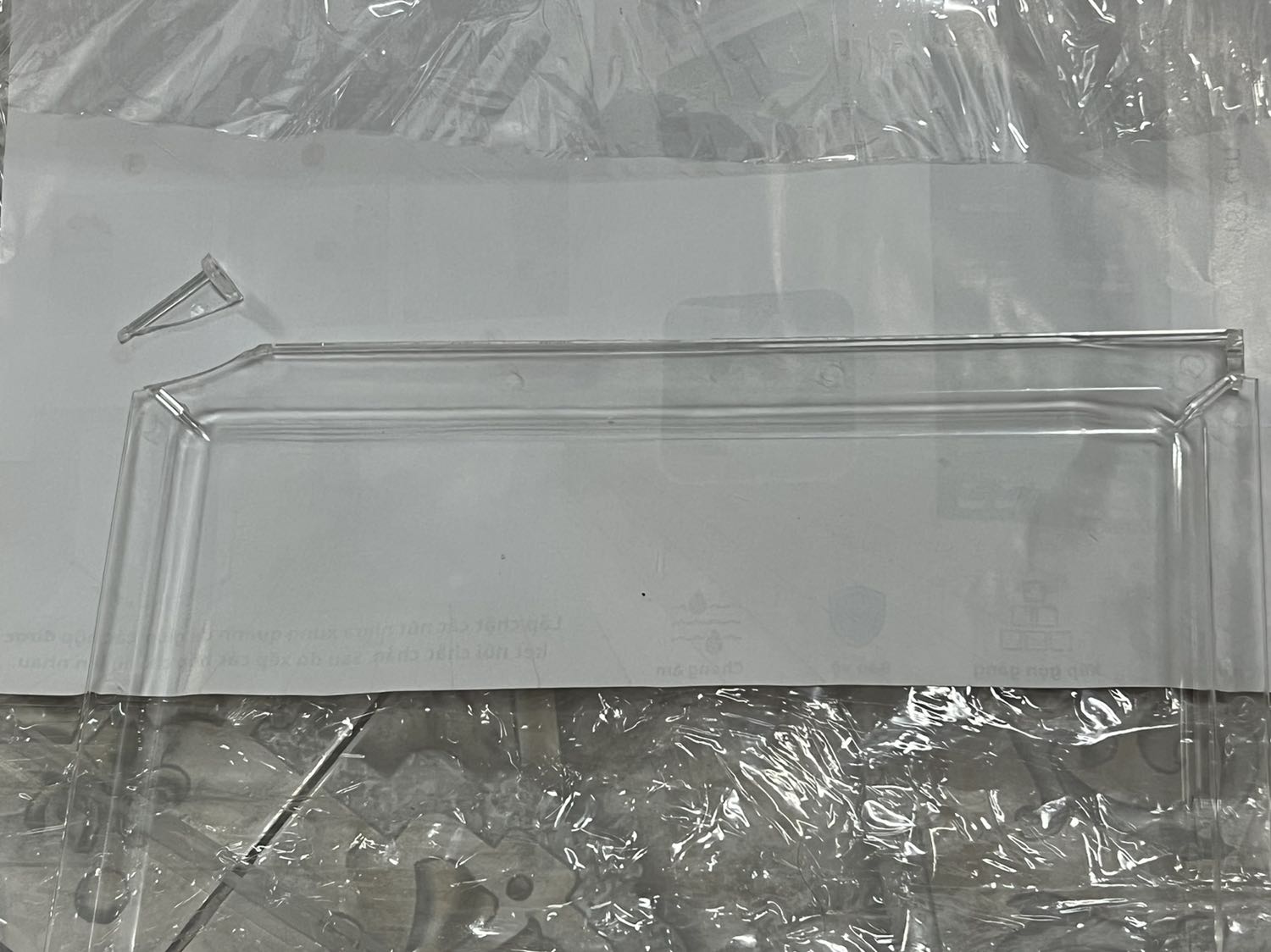 1 nắp bị gãy + 1 nắp quá cong vênh nên nam châm không hít vào được. 
Nhờ Shop đổi dùm cho 2 hộp bị vấn đề trên 1 nắp bị gãy + 1 nắp quá cong vênh nên nam châm không hít vào được. 
Nhờ Shop đổi dùm cho 2 hộp bị vấn đề trên