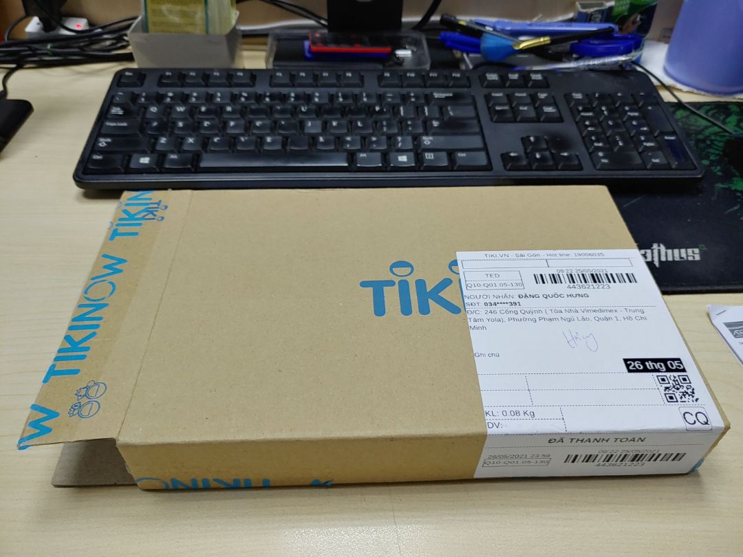 ống hút dầy. cầm chắc tay nên thấy khá an toàn. Túi đựng thiết kế đơn giản gọn gàn. Giao hàng nhanh, nguyên vẹn. Đã dùng thử hơn 1 tháng thấy rất thỏai mái, dễ dàng chứ không cảm giác khó hút như ống kim loại lại vừa tốt cho sức khỏe vì ống trong suốt nên dễ kiểm tra và vệ sinh. Lúc trước mình có mua 1 set ống inox mà thấy hút lên chậm, khó hút, rồi có lúc như hút phải. bụi kim loại vào luôn ấy giờ thì sử dụng bộ thủy tinh này thấy an toàn hơn nhiều rồi. Có khuyết điểm duy nhất là khi gom lại bỏ trong túi đựng nó va vào nhau kêu lách cách phải chi có bán loại túi rời đựng từng ống hoăc trang bị tráng các ống chạm nhau thì hoàn hảo luôn.