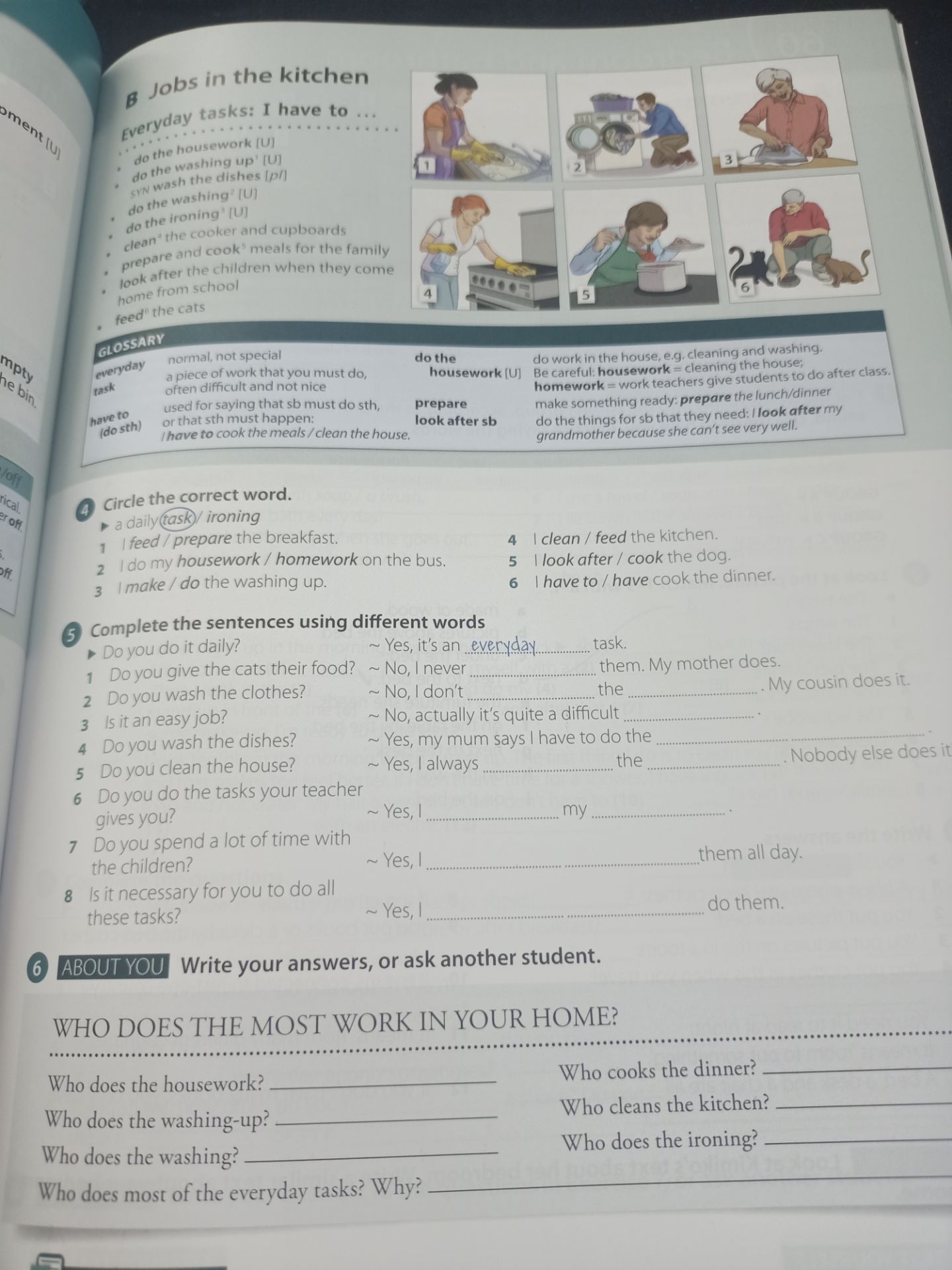 Sách rất tất, giấy bóng khá mỏng, hơi bất tiện cho việc ghi chép. Mình mua sale có 195k.