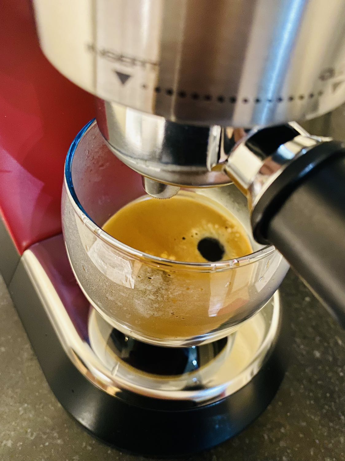 Máy dùng tốt trong tầm giá, 15bar nên cũng có khá nhiều crema. 
9/10 điểm. 1 điểm đợi độ bền