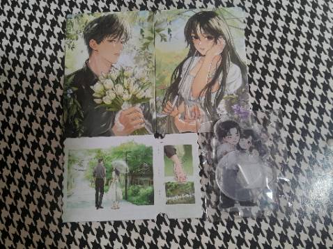 Phải nói là Phố Dài bdb tái bản siêu xinh, chiếc std chibi siêu cute, 2 card nv art đỉnh và bookmark đc thiết kế như ticket siêu độc đáo. Nội dung sách nhẹ nhàng. Giá trên tiki siêu mềm (mình mua giá 17x) và mình khá bất ngờ vì khi lên tiki sau mấy ngày mở bán vẫn còn dư hơn 10 bdb 🤯 sốc + giá siêu rẻ nên mình đã chốt luôn 1 em=))) Đóng gói bên tiki lần này có sự cải thiện hơn lần trc đó là có thêm bọc chống sốc nma k hiểu sao sách mình vẫn df 1 tẹo. Chung quy lại là trải nghiệm mua hàng trên tiki với giá siêu 🌰 khiến mình rất hài lòng. Bộ PD rất đáng để mua nha.